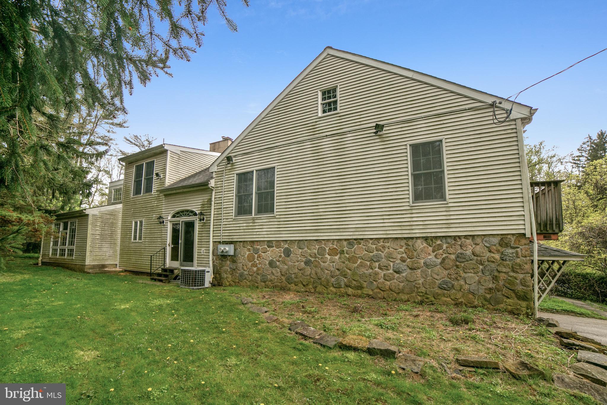 940 Hollow Road Wayne, PA 19087 - Photo 3 of 31