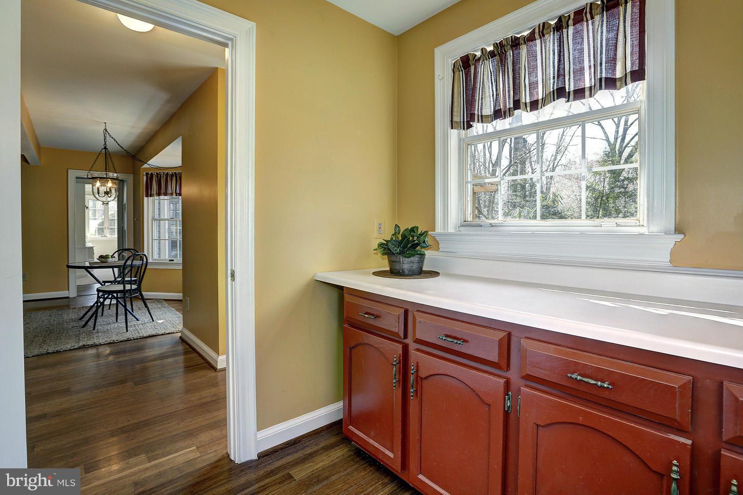 8425 Overbrook Road Fairfax, VA 22031 - Photo 19 of 30 Interior (General)