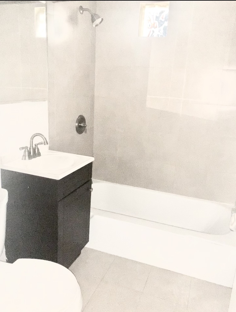 1264 West Byron Street, Unit 1 Chicago, IL 60613 - Photo 7 of 9