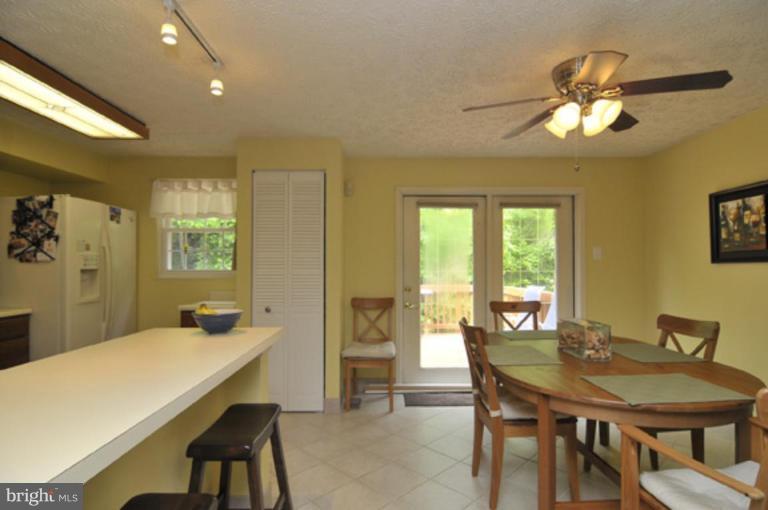 7558 Aspenpark Road Lorton, VA 22079 - Photo 5 of 18 Kitchen