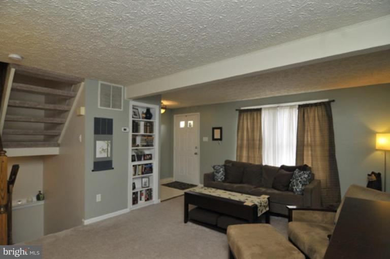 7558 Aspenpark Road Lorton, VA 22079 - Photo 8 of 18 Living Room