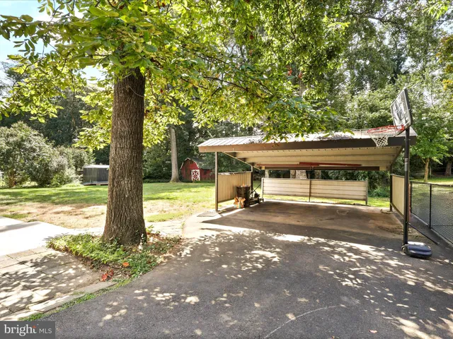 a view of a house with backyard and a tree