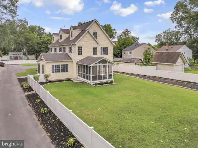 $800,000 | 5022 Oglethorpe Street, Riverdale, MD 20737