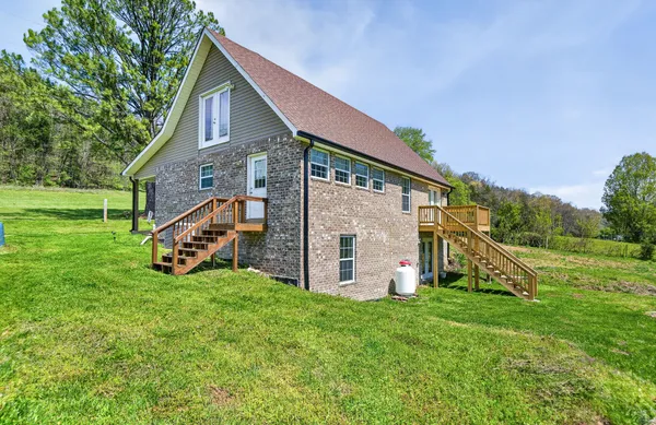 $479,929 | 525 Riley Creek Road, Gainesboro, TN 38562