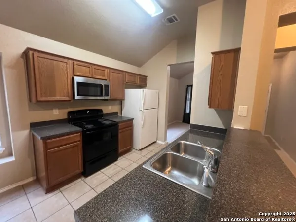 $1,400 | 7018 Heathers Place, San Antonio, TX 78227
