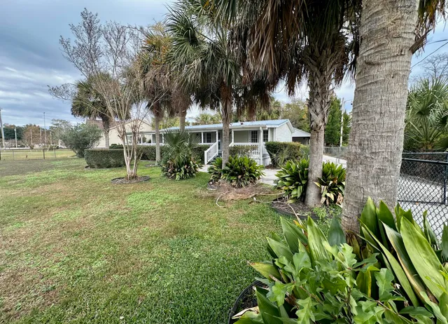 $2,200 | 320 Lake Moultrie Drive, Bonneau, SC 29431