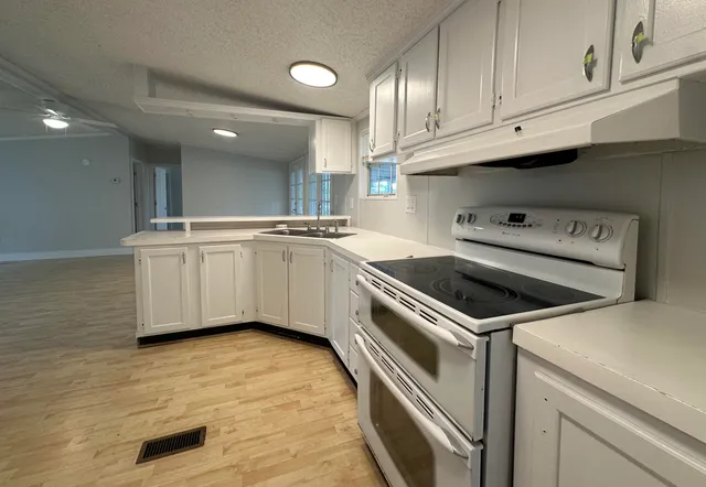 $2,200 | 320 Lake Moultrie Drive, Bonneau, SC 29431