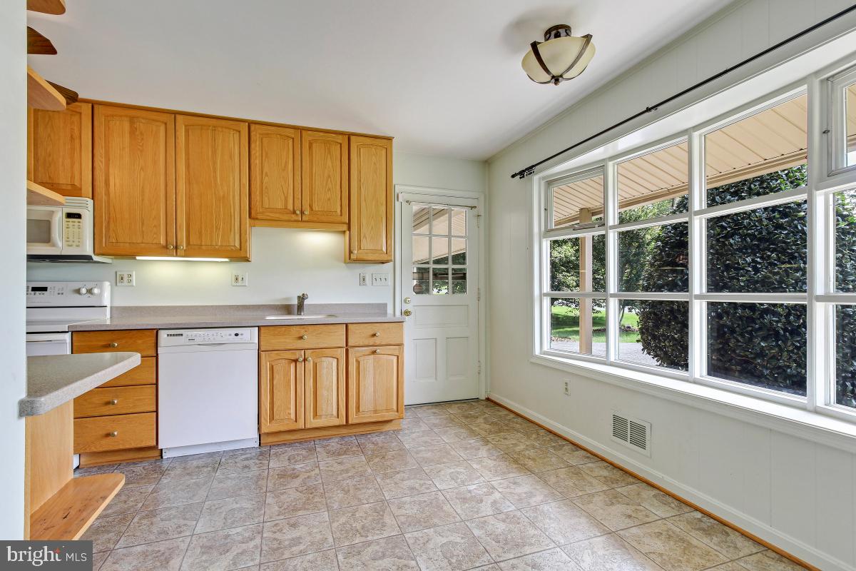 7705 Miller Fall Road Derwood, MD 20855 - Photo 16 of 45 Eat-In Kitchen