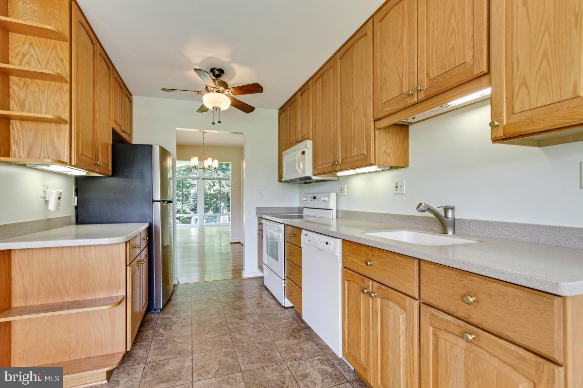 7705 Miller Fall Road Derwood, MD 20855 - Photo 17 of 45 Kitchen