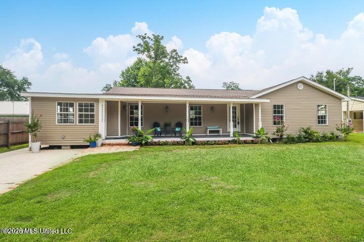 912 Maple Street Waveland, MS 39576 - Photo 1 of 11 Front of house