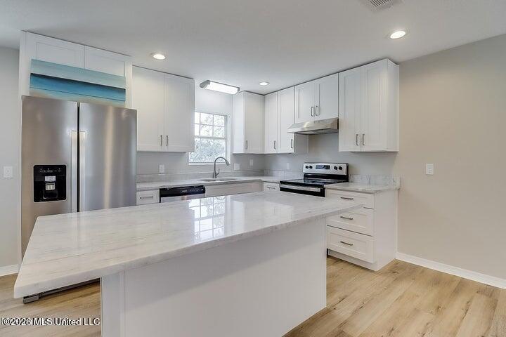 912 Maple Street Waveland, MS 39576 - Photo 4 of 11 Kitchen