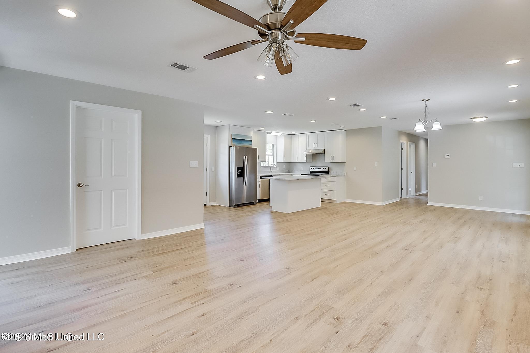 912 Maple Street Waveland, MS 39576 - Photo 7 of 11 Living room