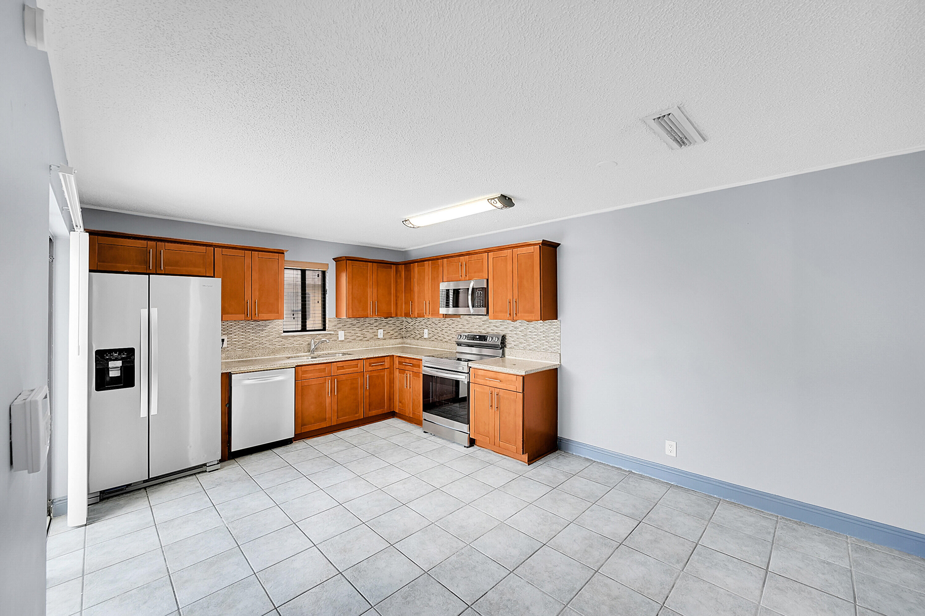 1204 Waterview Circle Palm Springs, FL 33461 - Photo 11 of 25 1204 15