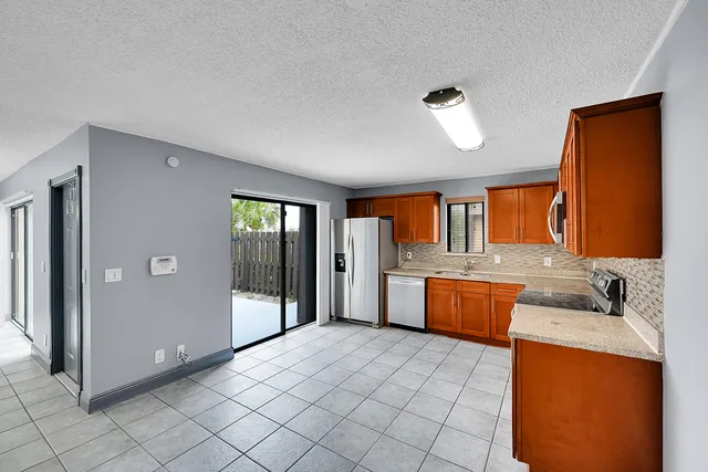 $2,475 | 1204 Waterview Circle, Palm Springs, FL 33461