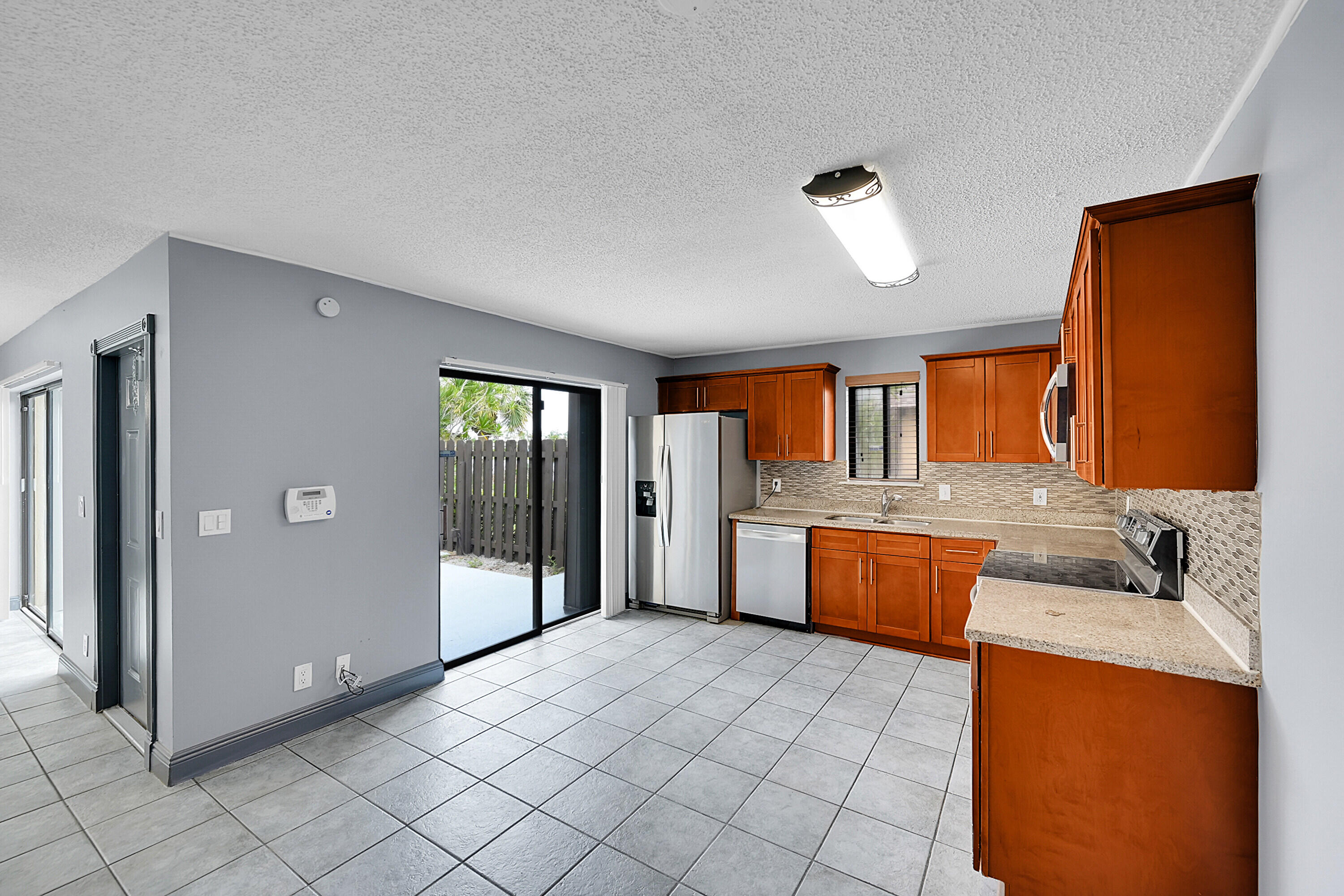 1204 Waterview Circle Palm Springs, FL 33461 - Photo 12 of 25 1204 16