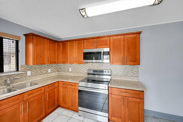 $2,475 | 1204 Waterview Circle, Palm Springs, FL 33461