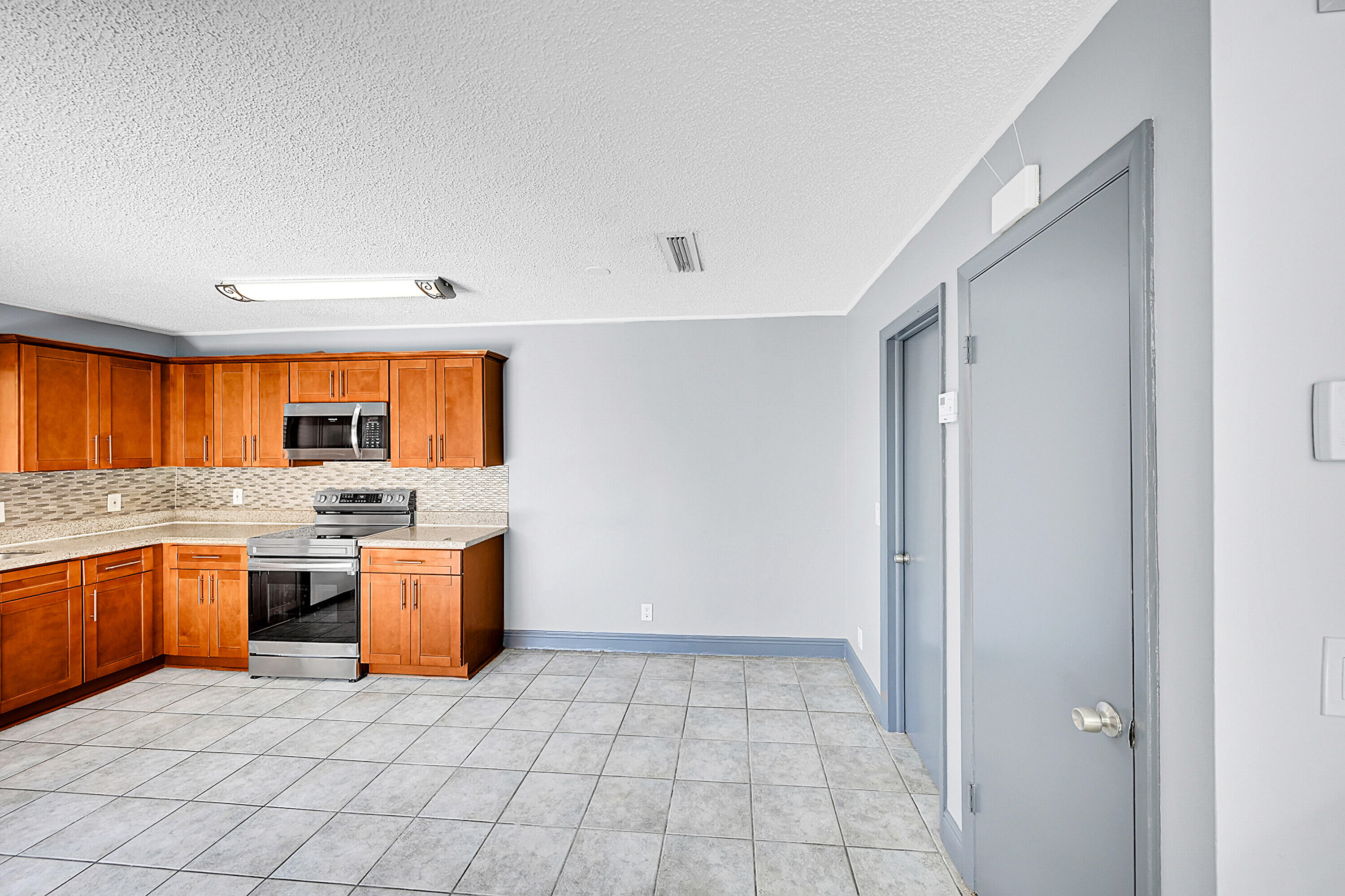 1204 Waterview Circle Palm Springs, FL 33461 - Photo 15 of 25 1204 19