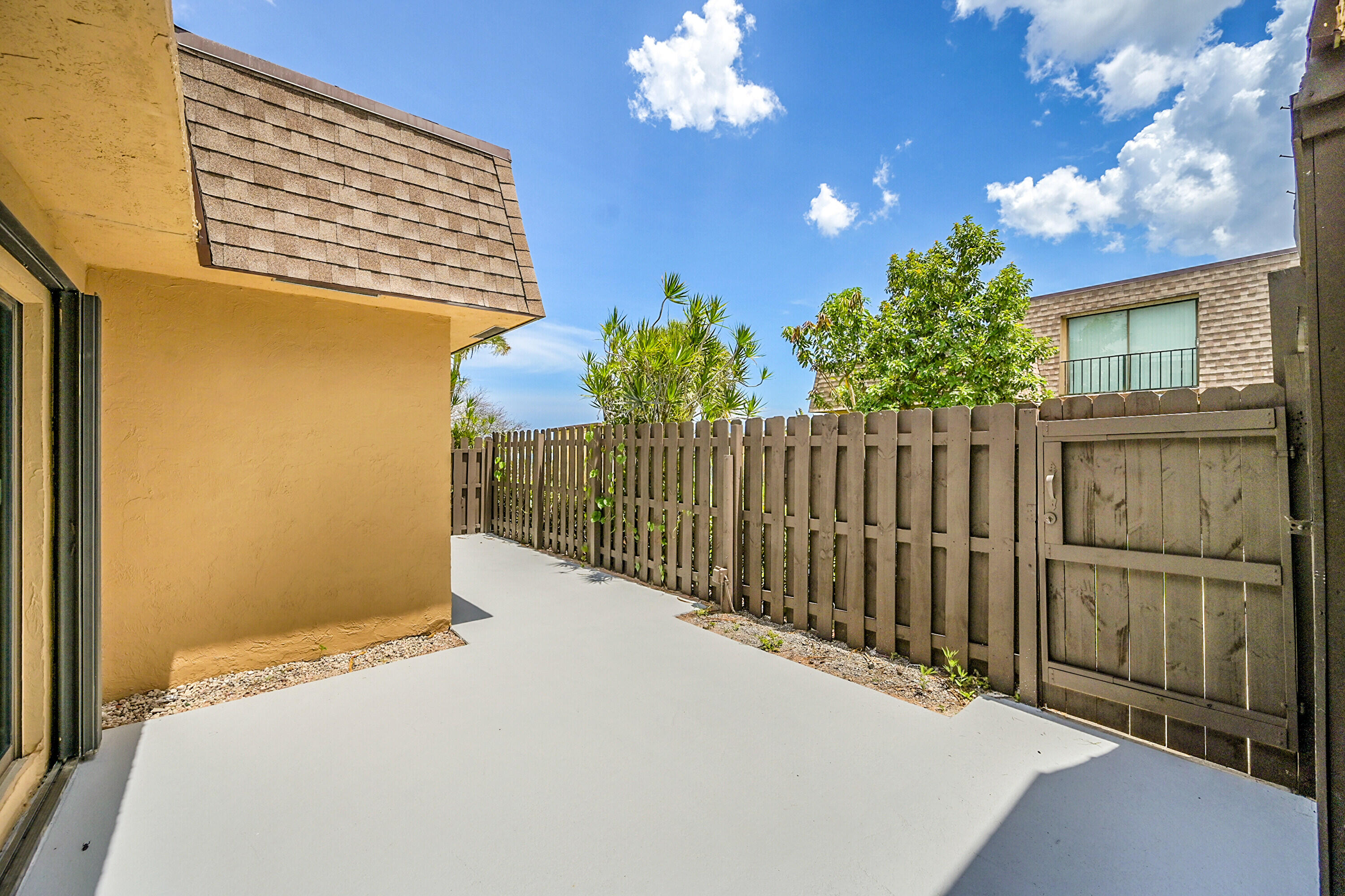 1204 Waterview Circle Palm Springs, FL 33461 - Photo 24 of 25 1204 3