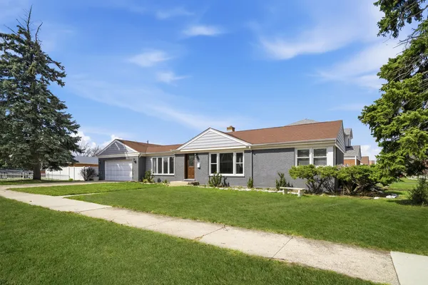 $519,900 | 794 East Lincoln Avenue, Des Plaines, IL 60018