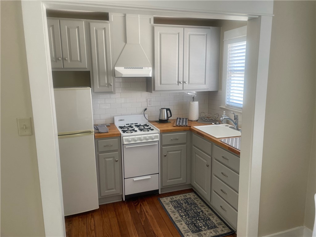 305 Atlantic Street, Unit B Corpus Christi, TX 78404 - Photo 3 of 7 a room with storage and utility