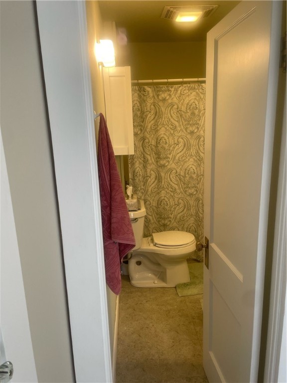 305 Atlantic Street, Unit B Corpus Christi, TX 78404 - Photo 6 of 7 a bathroom with a toilet and a shower