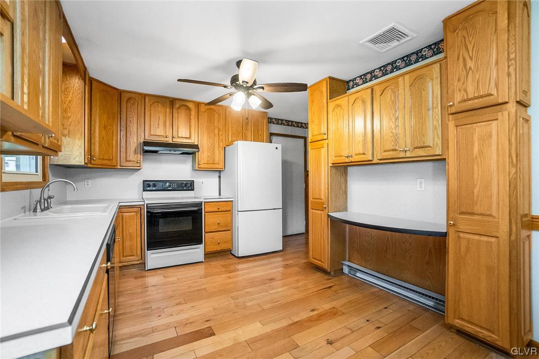 3353 Barklay Road Whitehall, PA 18052 - Photo 11 of 38 Kitchen