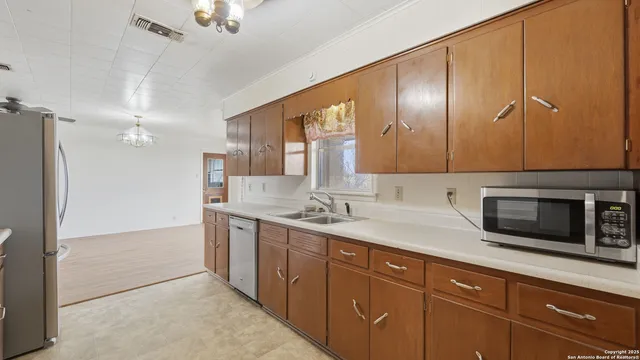 $241,500 | 37 Dairy, Pleasanton, TX 78064