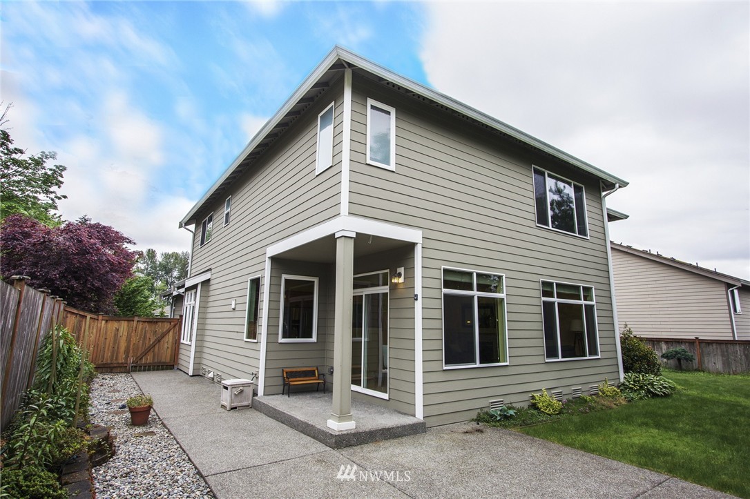 6018 Northeast 2nd Court Renton, WA 98059 - Photo 8 of 22 Gallery Image 8