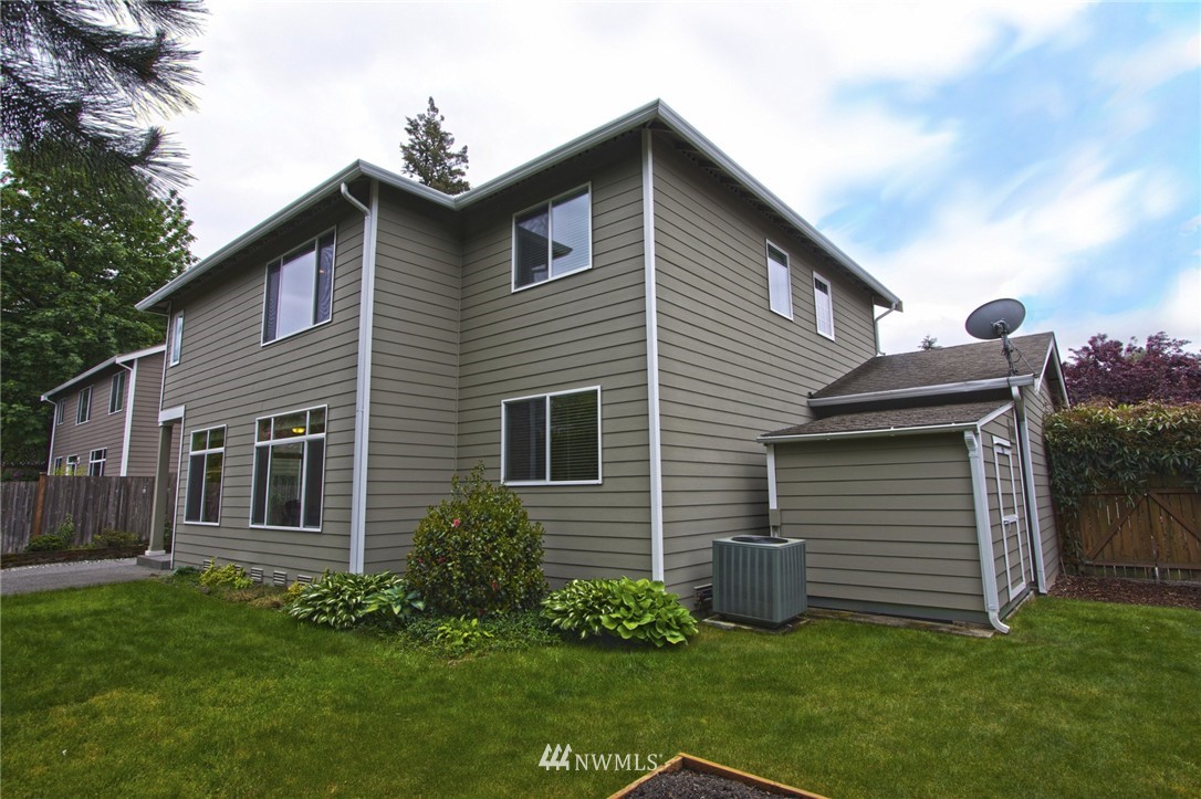 6018 Northeast 2nd Court Renton, WA 98059 - Photo 9 of 22 Gallery Image 9