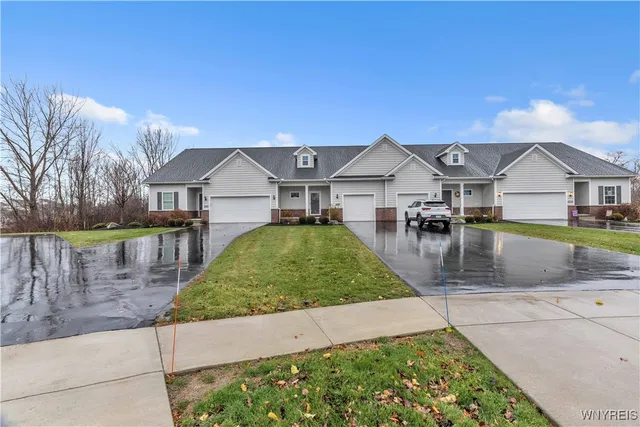 $299,900 | 4298 Tisbury Lane, Hamburg, NY 14075