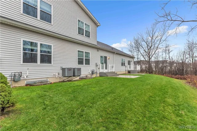 $299,900 | 4298 Tisbury Lane, Hamburg, NY 14075