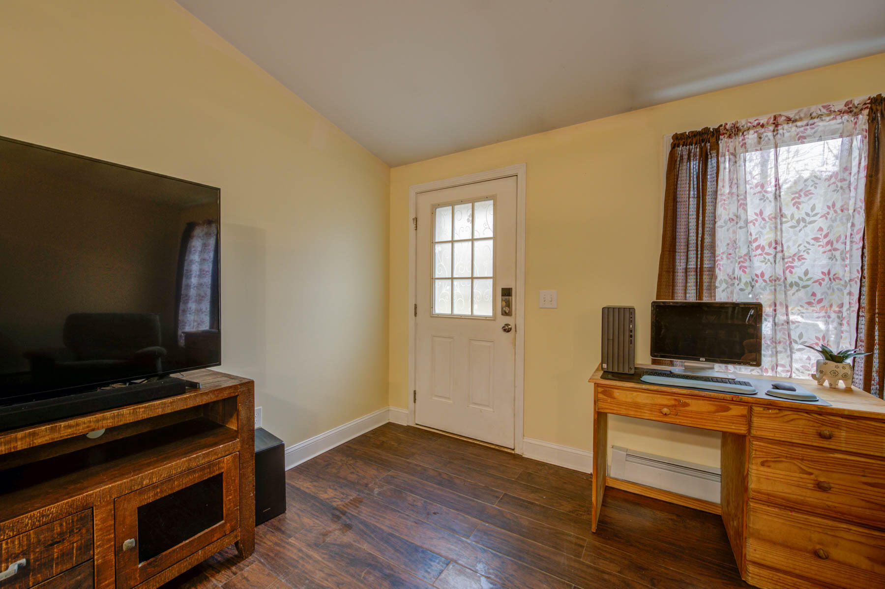 93 Railroad Avenue Springvale, ME 04083 - Photo 2 of 14 pic-3