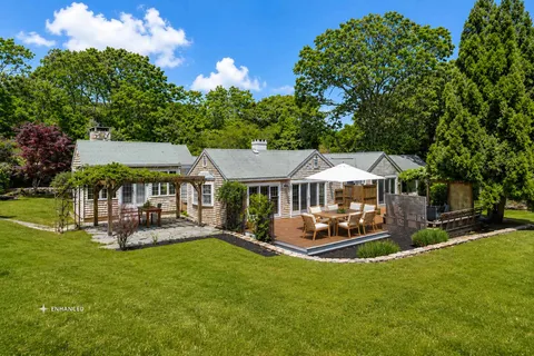 $2,150,000 | 17 Oakdale Drive, Edgartown, MA 02539