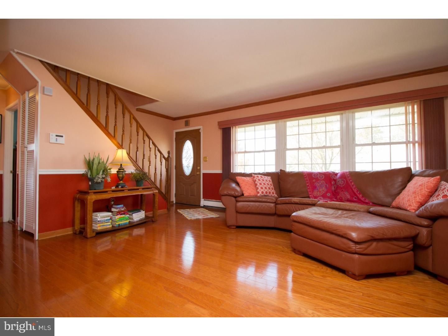 44 Conifer Road Levittown, PA 19057 - Photo 2 of 20