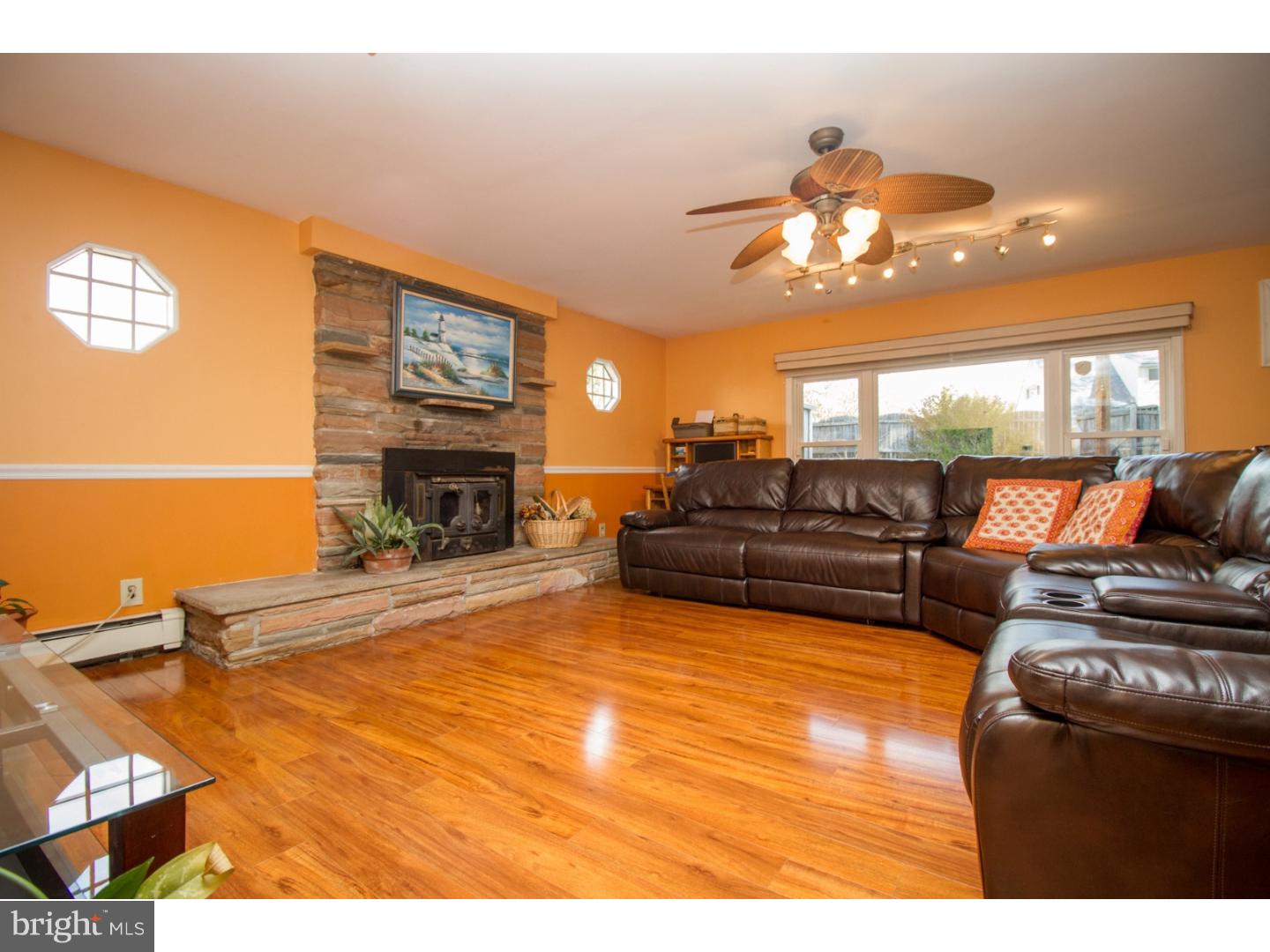 44 Conifer Road Levittown, PA 19057 - Photo 11 of 20