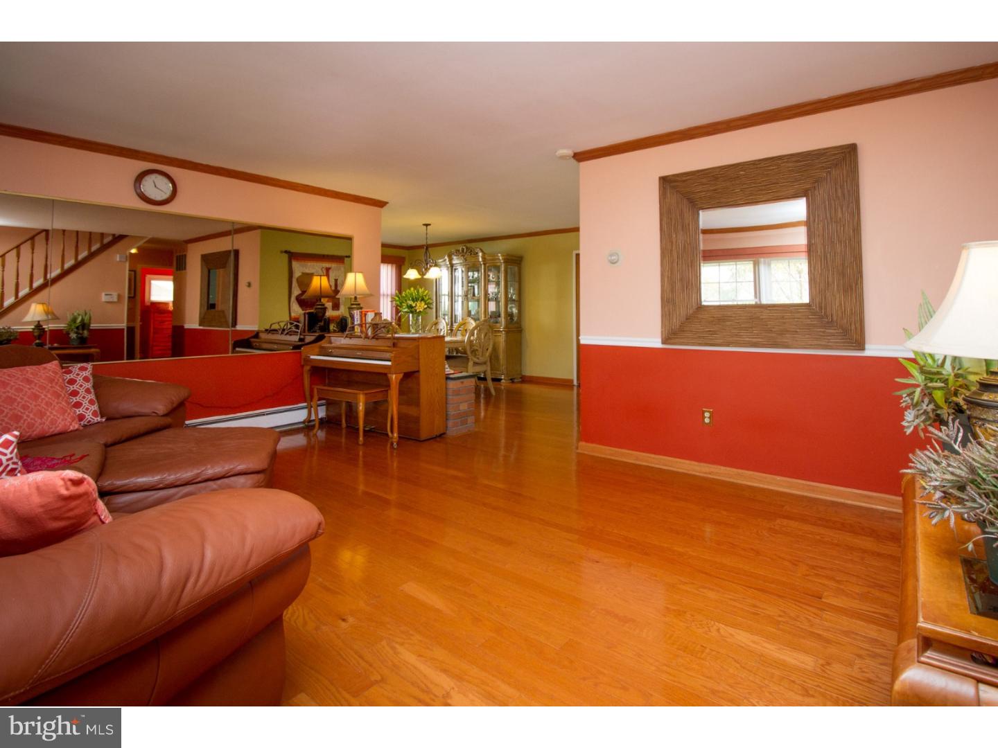 44 Conifer Road Levittown, PA 19057 - Photo 4 of 20