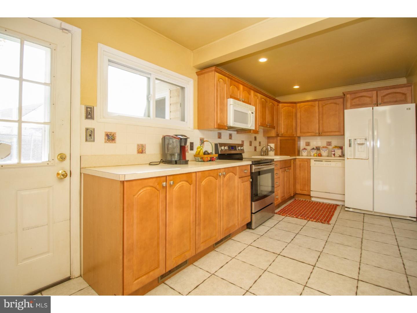 44 Conifer Road Levittown, PA 19057 - Photo 8 of 20