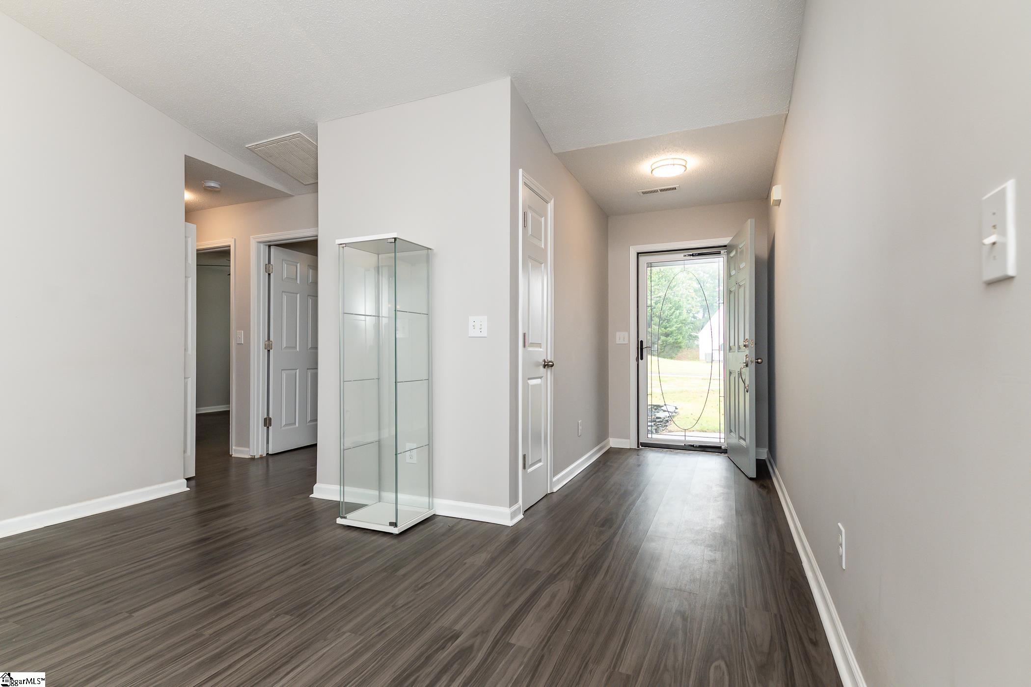 28 Reedy River Way Greenville, SC 29605 - Photo 3 of 36 Gallery Image 3