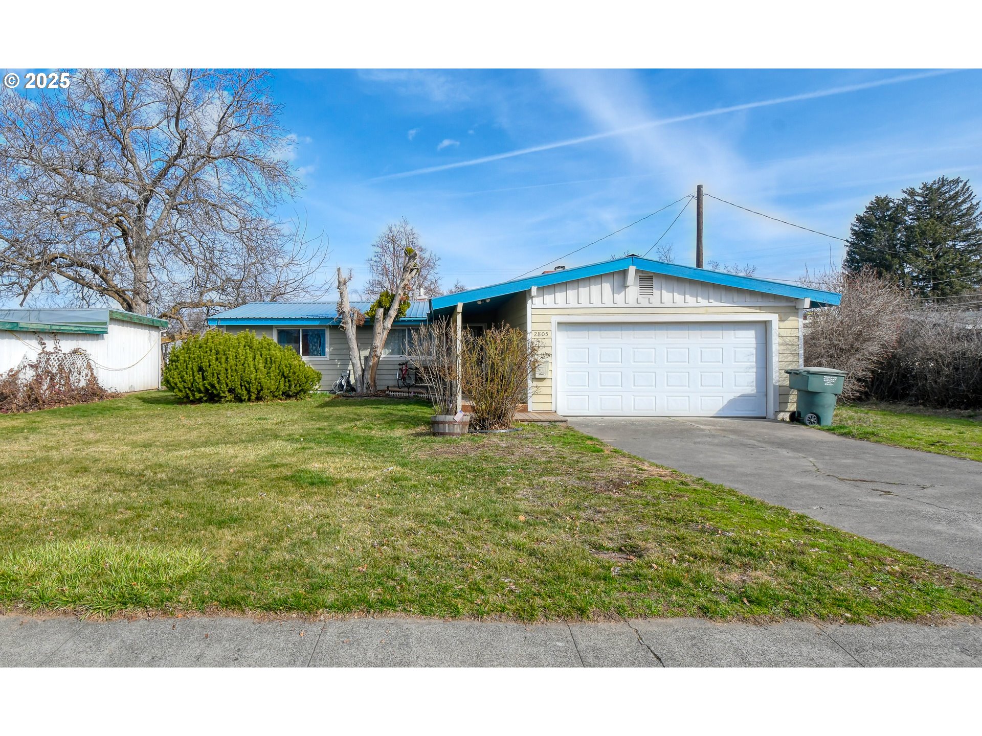 2805 Southwest Marshall Avenue Pendleton, OR 97801 - Photo 2 of 36 a house view with a outdoor space