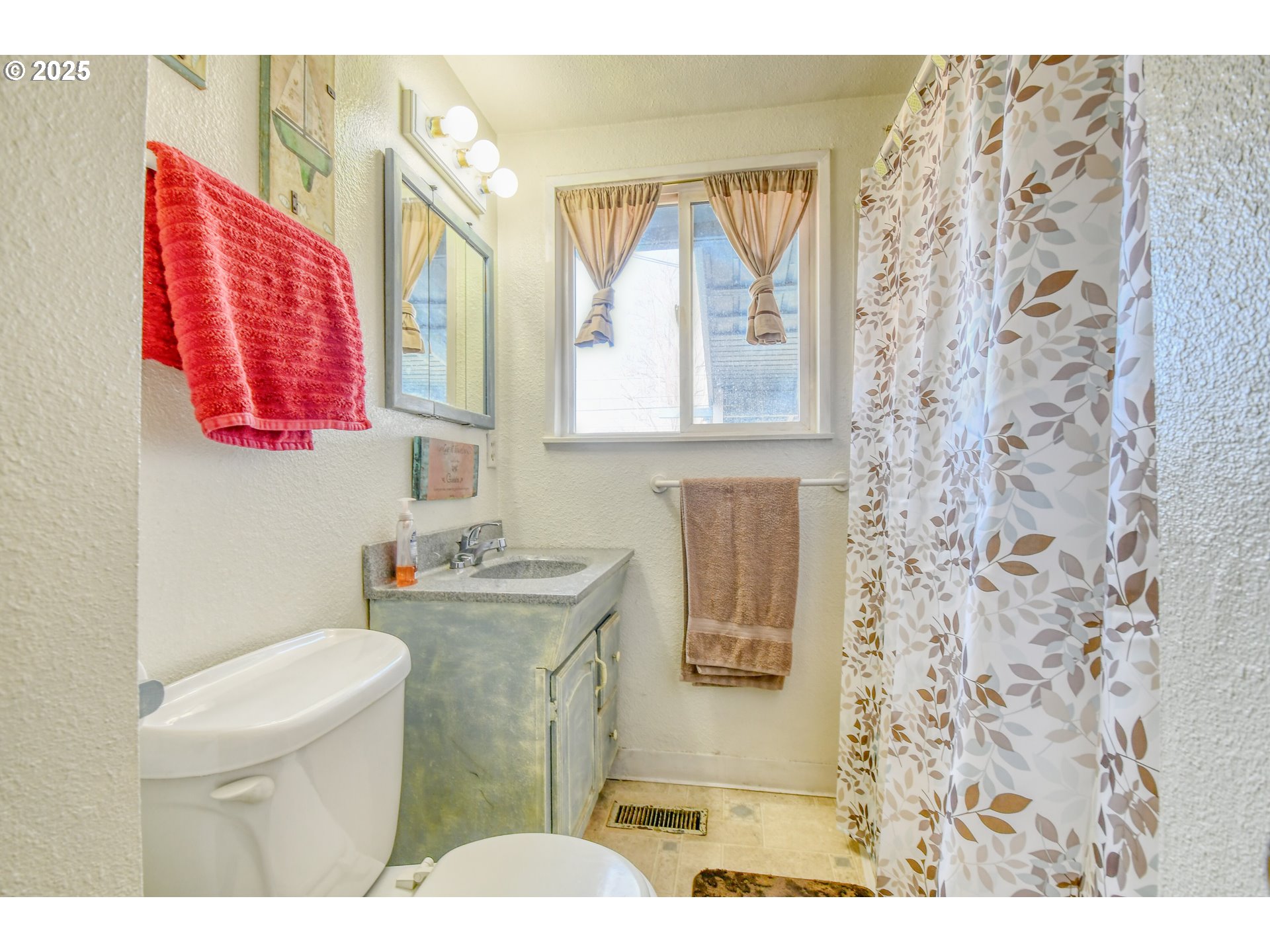 2805 Southwest Marshall Avenue Pendleton, OR 97801 - Photo 28 of 36 a bathroom with a sink toilet and mirror