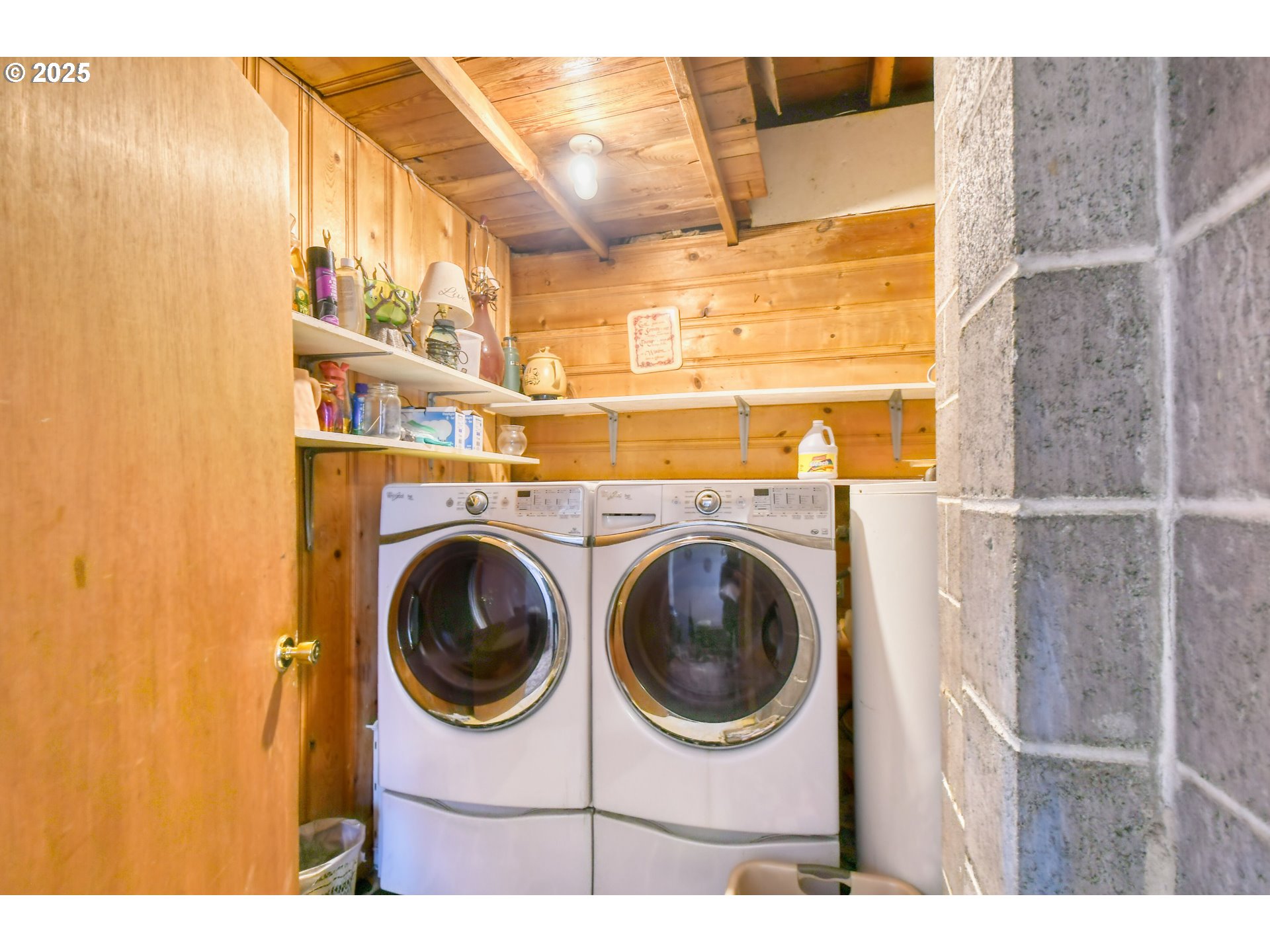 2805 Southwest Marshall Avenue Pendleton, OR 97801 - Photo 31 of 36 a utility room with dryer and washer