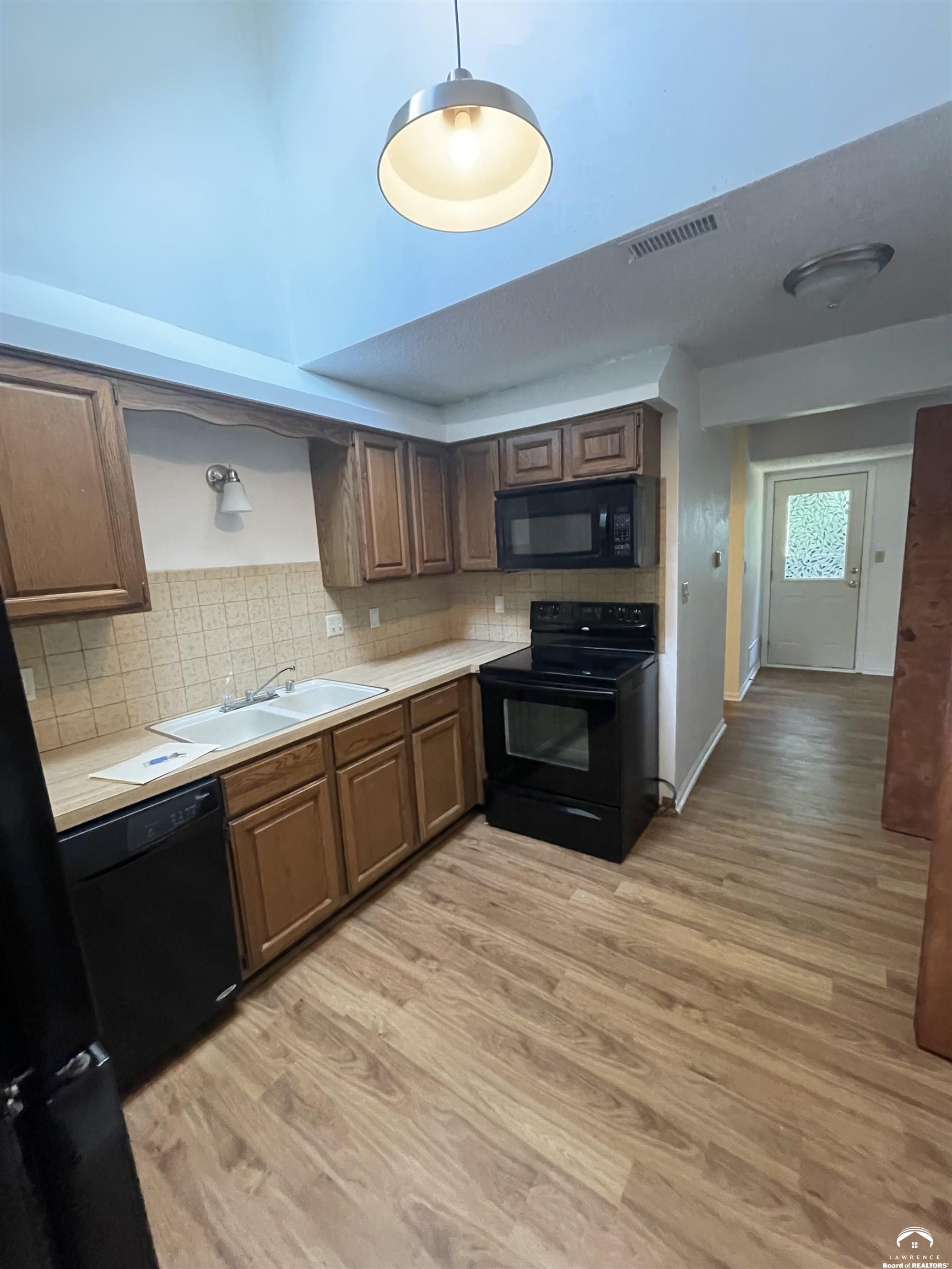 1916 West 3rd Street Lawrence, KS 66044 - Photo 3 of 9