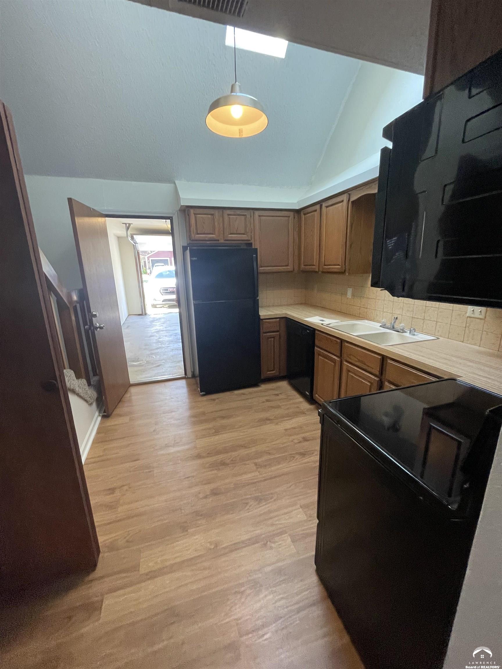 1916 West 3rd Street Lawrence, KS 66044 - Photo 4 of 9