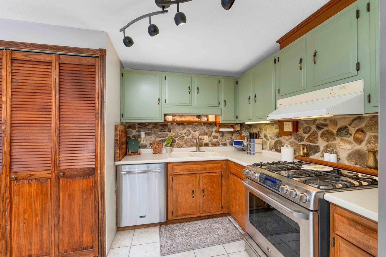 22 Corson Street Rochester, NH 03867 - Photo 4 of 39