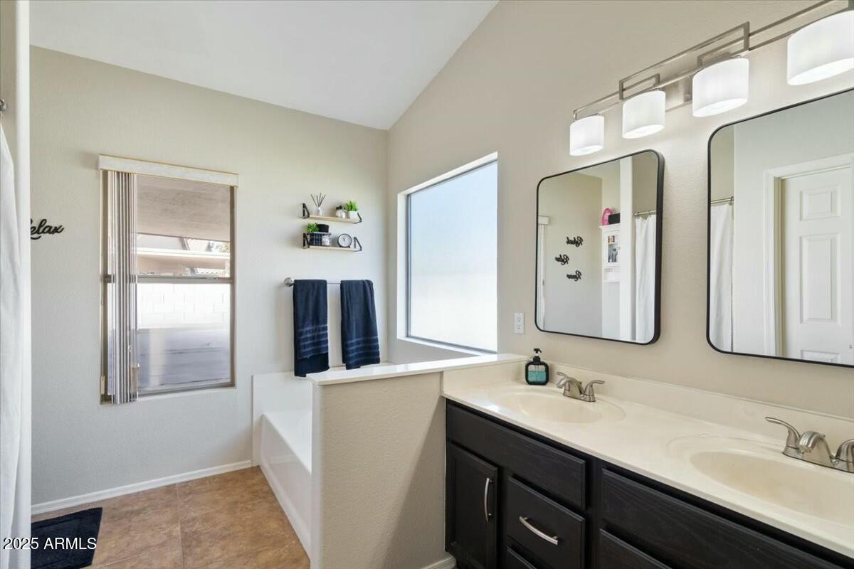 2234 East Stephens Road Gilbert, AZ 85296 - Photo 7 of 13 Primary Bath
