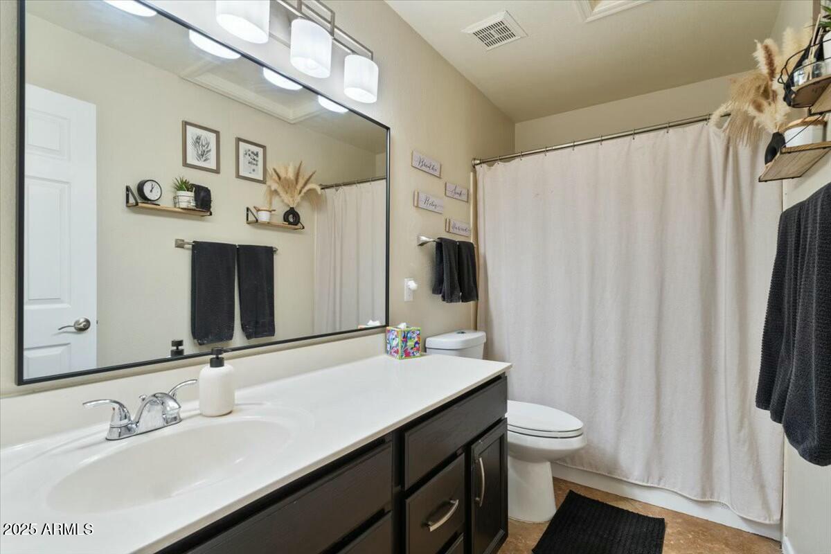 2234 East Stephens Road Gilbert, AZ 85296 - Photo 8 of 13 Hall bathroom