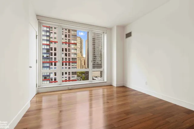 $1,795,000 | 250 East 53rd Street, Unit 1502 | Midtown East