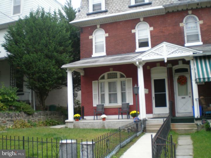 210 Rochelle Avenue Philadelphia, PA 19128 - Photo 2 of 22 Enclosed Porch