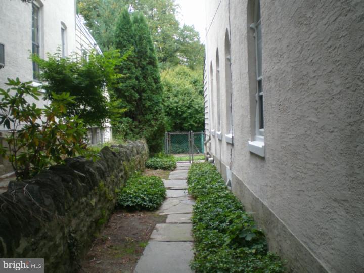 210 Rochelle Avenue Philadelphia, PA 19128 - Photo 11 of 22 Exterior Side