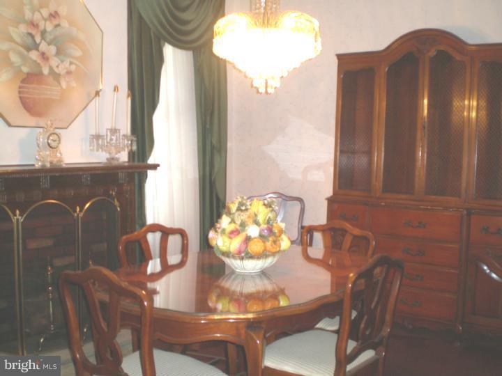 210 Rochelle Avenue Philadelphia, PA 19128 - Photo 19 of 22 Dining Room